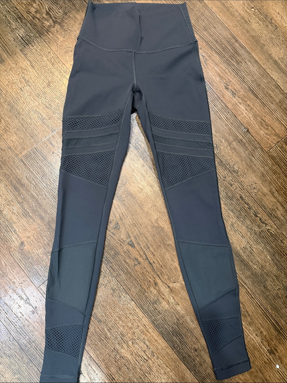 lululemon athletica Slate Gray With Mesh Reflective Logo Leggings EUC